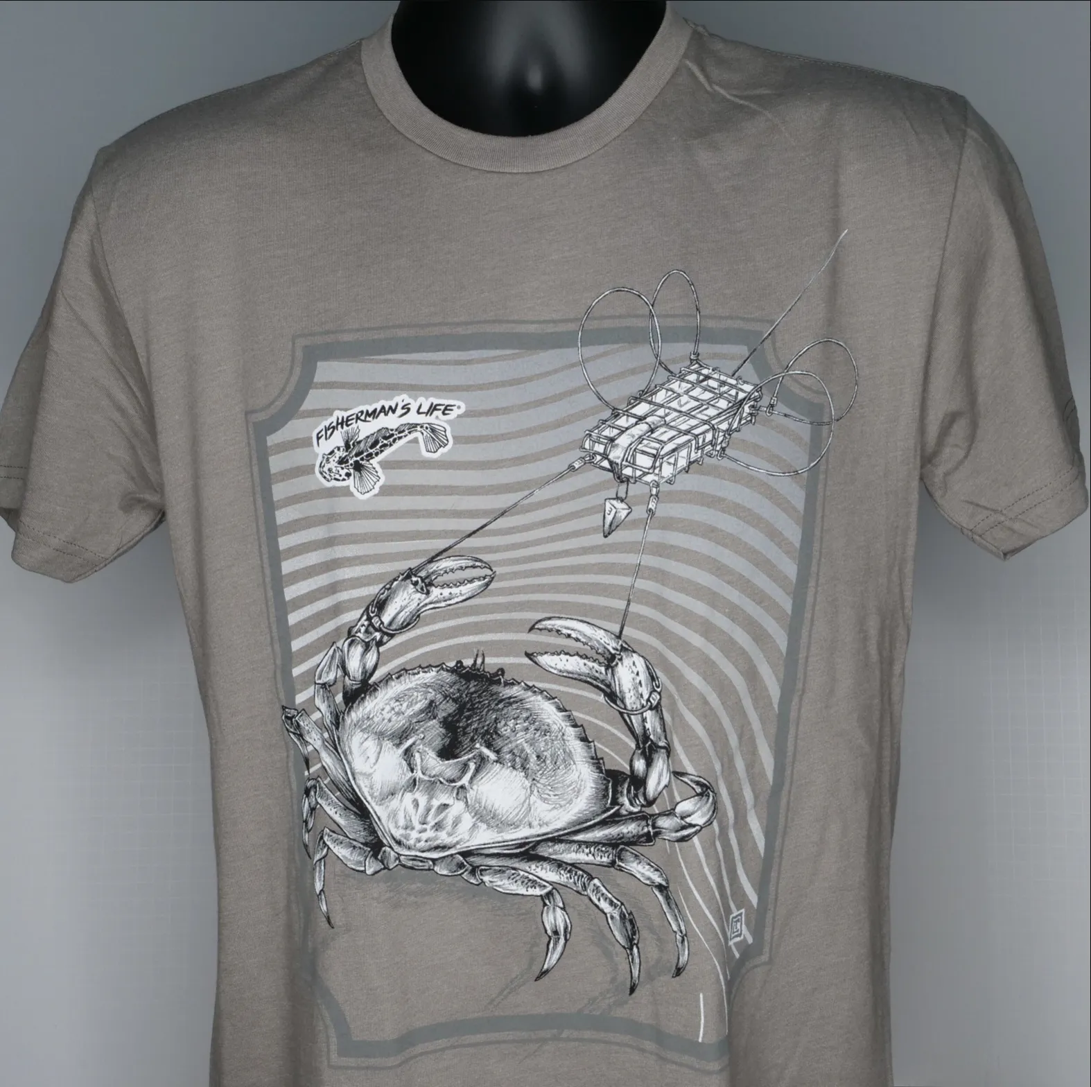 Dungeness crab being SNARED T-SHIRT