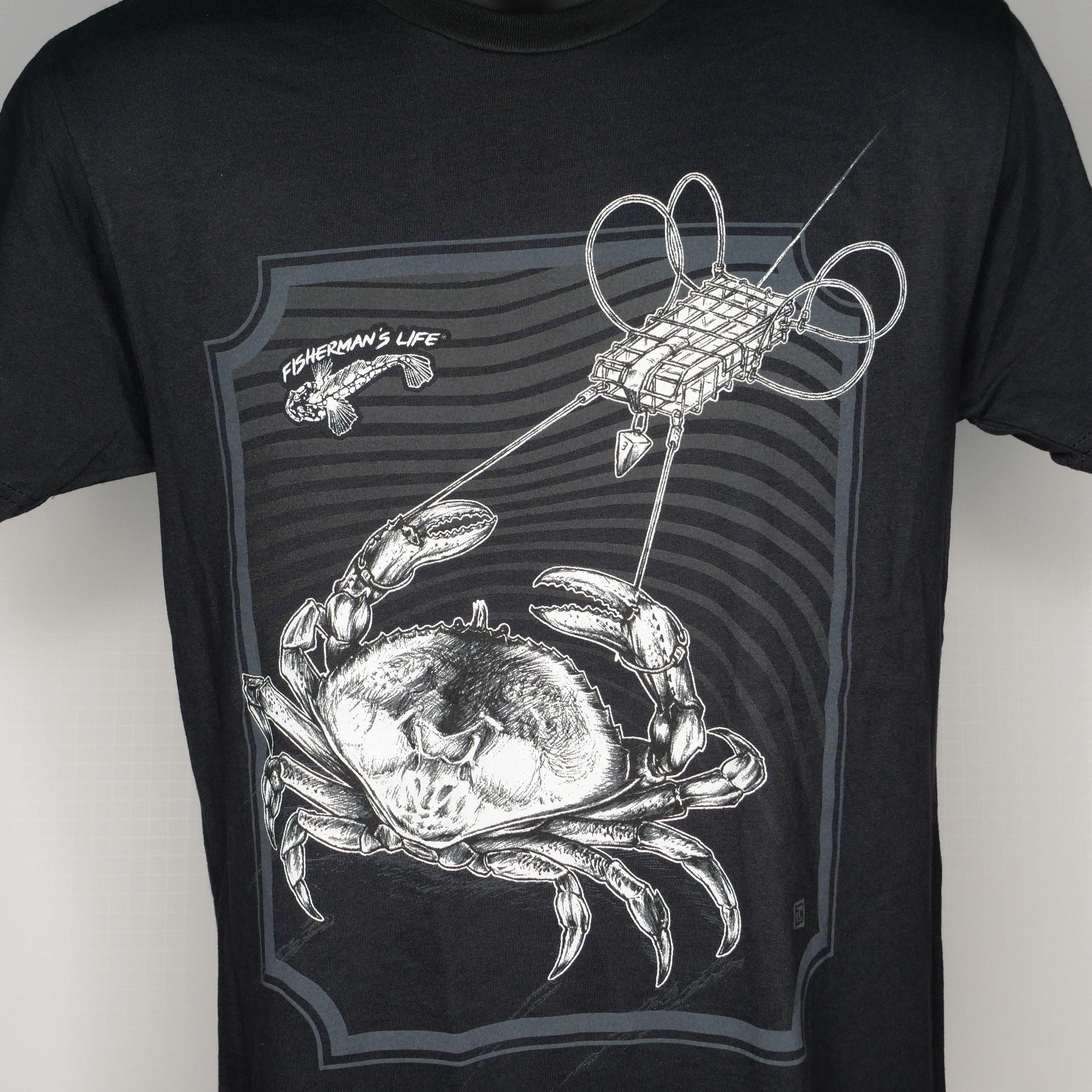 Dungeness crab being SNARED T-SHIRT