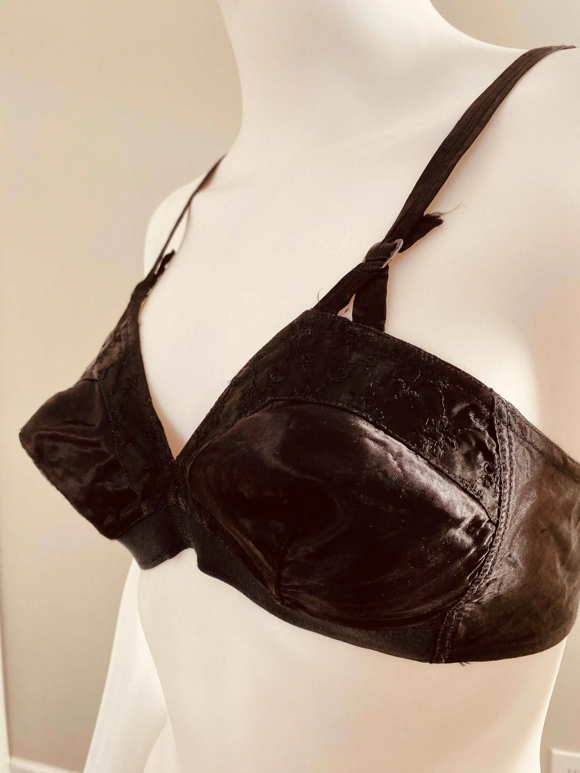 Vintage 1940s Black Satin Bullet Bra / 40s Learners Bra / 40s lingerie