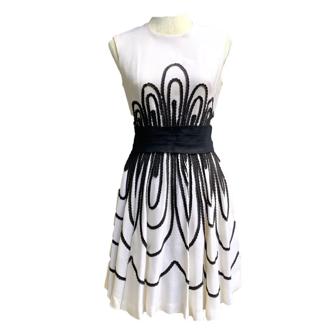 Vintage Black and White Cocktail Dress by Miss Elliette. Gorgeous Ribbon Detail.