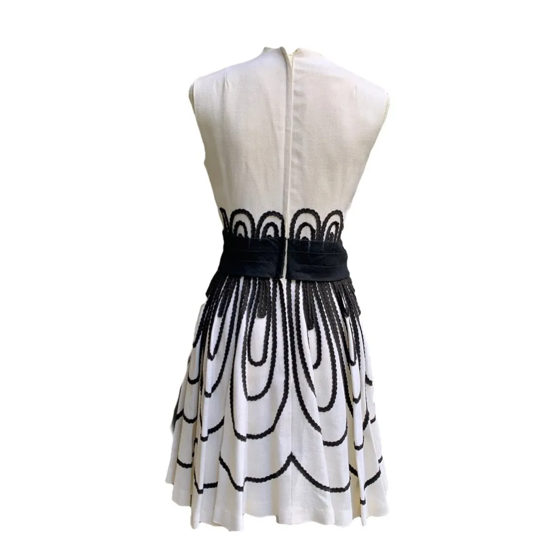 Vintage Black and White Cocktail Dress by Miss Elliette. Gorgeous Ribbon Detail.